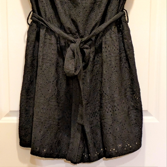 EUC Reitmans 2X Sleeveless Embroidered Eyelet Fabric Belted Romper - Picture 3 of 6